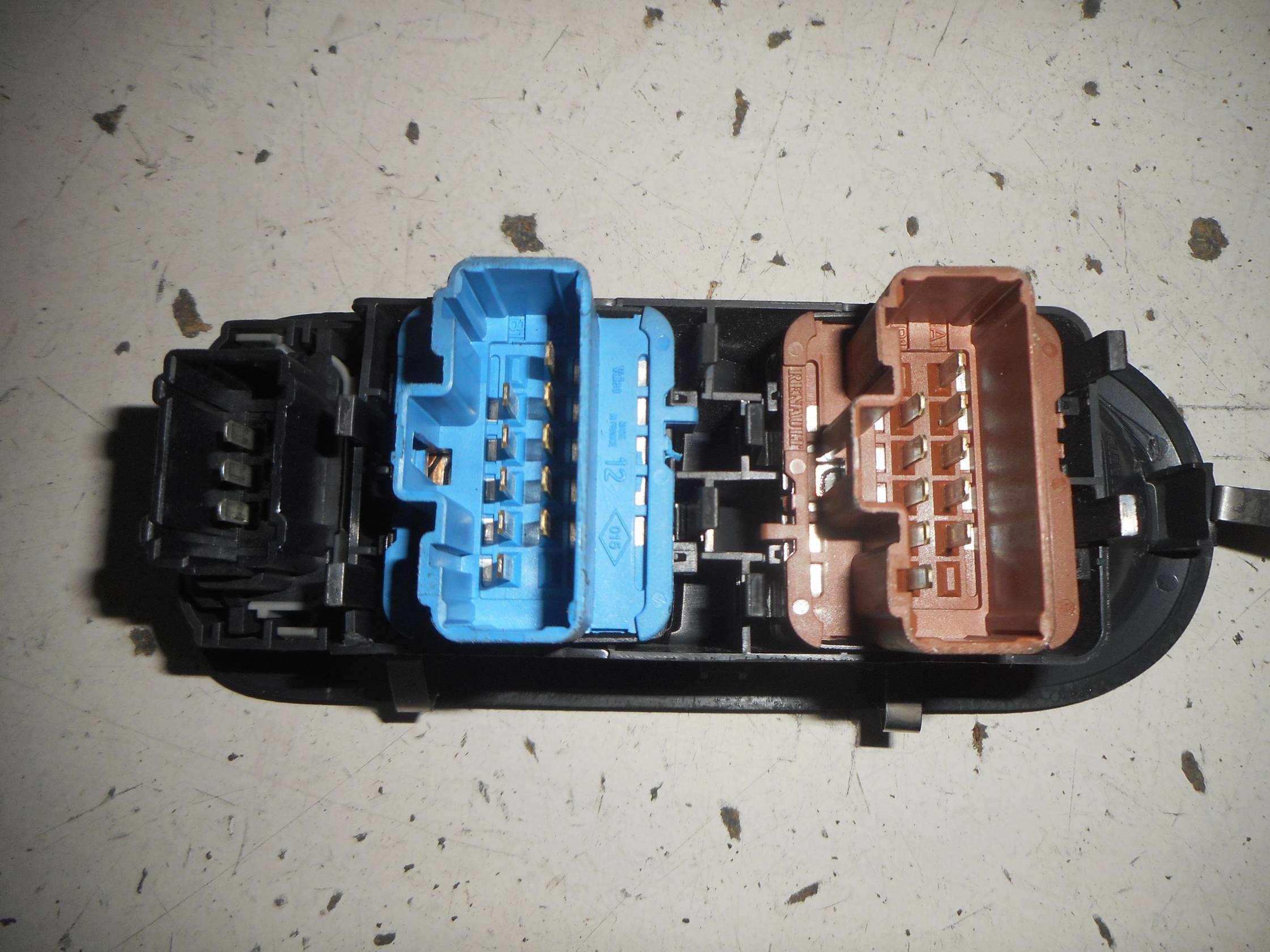 Interruttore alzacristalli porta ant. sx.